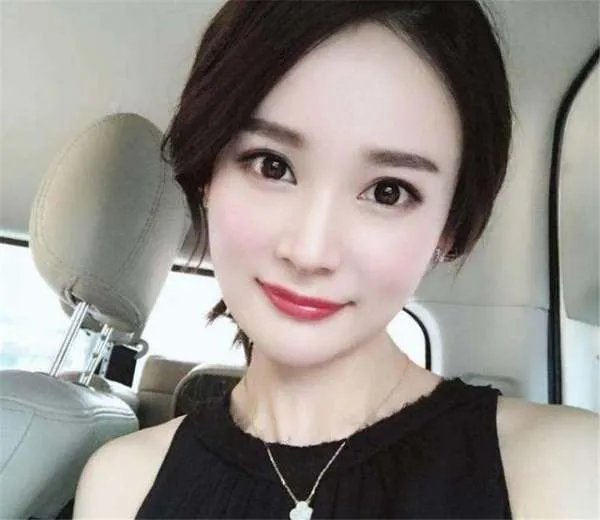 她用6年整容成杨幂,后和富二代结婚,如今怎样了?