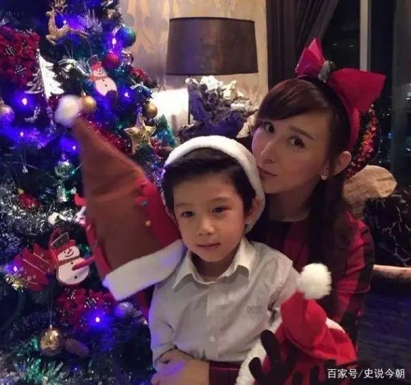 胡静风光大嫁进豪门,现在怎么样了?