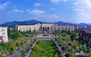 南充职业技术学院好还是成都文理学院好?