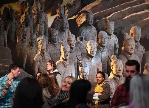 兵马俑手指在美国被偷,为什么要裸展?