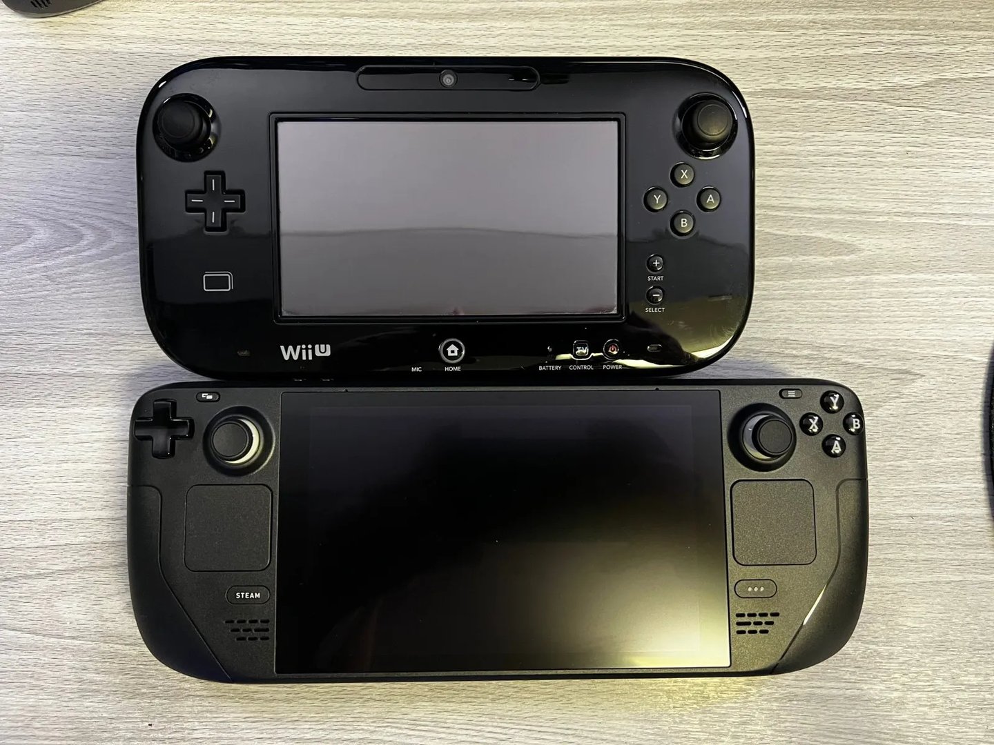 Steam Deck与各掌机对比图 比Switch大上一块