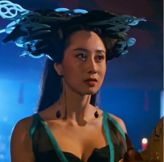 利智为何不做赌王五太？反而嫁给了吊了十年的李连杰？