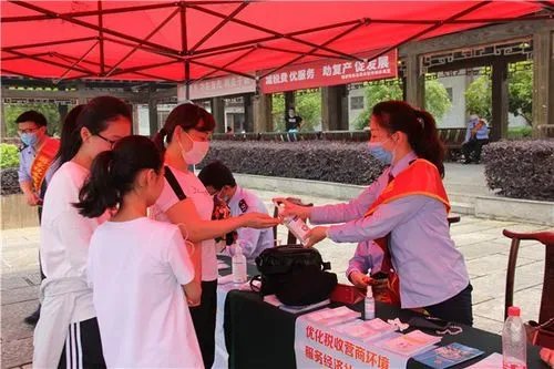 上海分阶段推进复商复市首日,烟火气正在回来,当地的情况如何?
