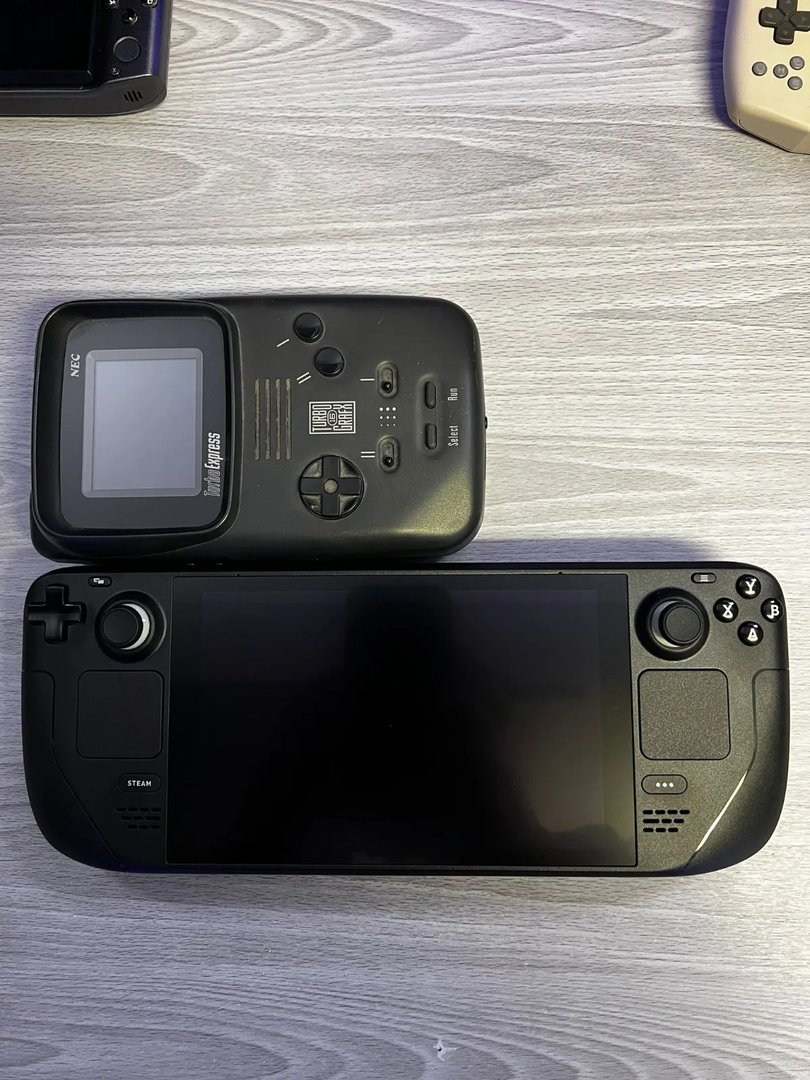Steam Deck与各掌机对比图 比Switch大上一块