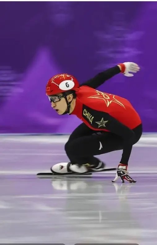 武大靖500米出局无缘卫冕,如何评价他的表现?