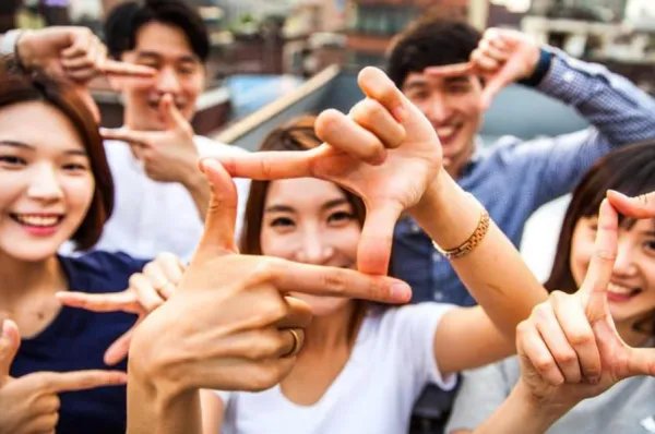 00后大二学妹拍段子月入70万,这位妹子是怎么做到的?