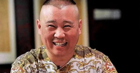 与最穷郭德纲离婚,丢弃郭麒麟远走国外,胡中惠如今怎样了?