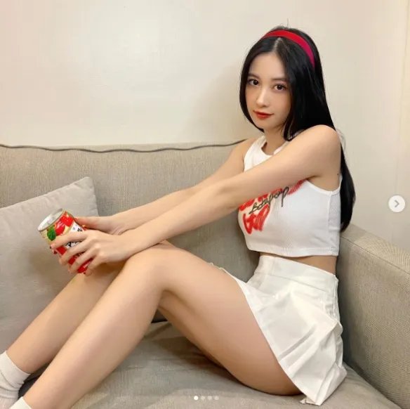 身材火辣!越南奶茶妹junvu95颜值神似Angelababy!