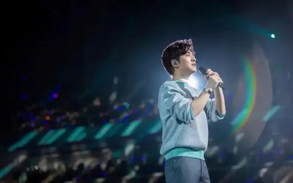 视听盛宴!回顾李健线上演唱会高光舞台,哪一瞬间最动人?