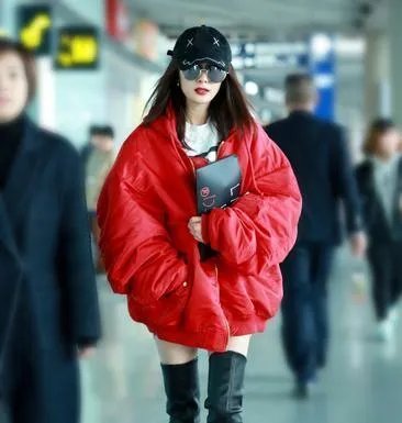 素颜搭上运动装,低调的倪妮为啥总在机场被粉丝抓住?