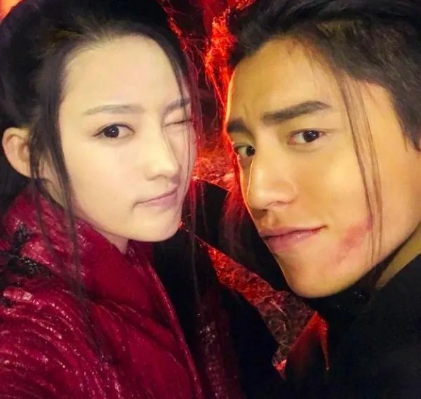 王大陆回应节目上抱李沁,你觉得他的解释够合理吗?
