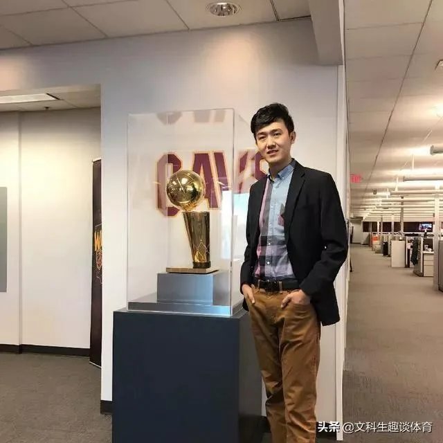 想红想疯了!那个发文鼓励首钢队员废掉阿联的记者是什么来历?