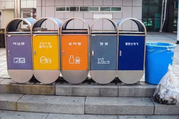垃圾箱和AI联合到一起，你们觉得可以怎么样？