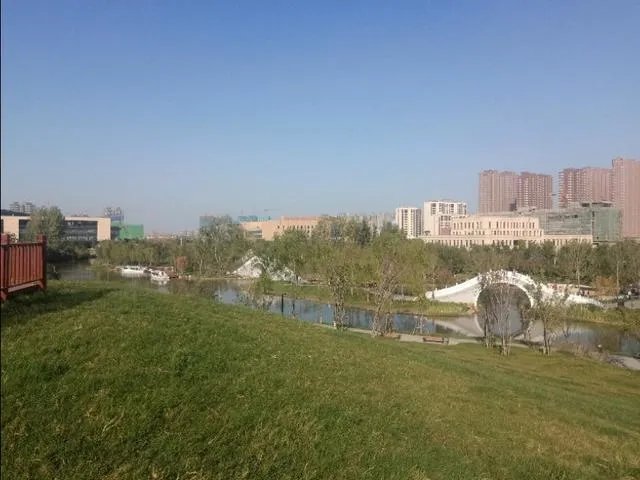 峨眉山景区安装“防轻生”玻璃墙,游客意见不一, 你怎么看?