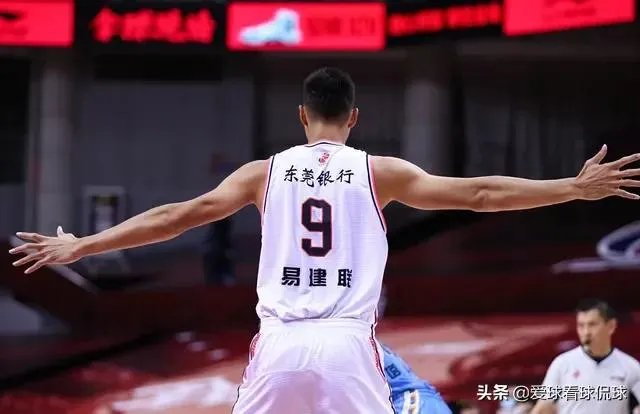 想红想疯了!那个发文鼓励首钢队员废掉阿联的记者是什么来历?