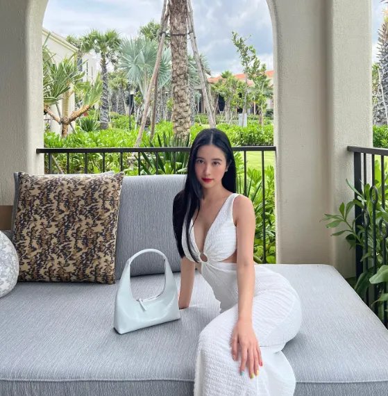 身材火辣!越南奶茶妹junvu95颜值神似Angelababy!