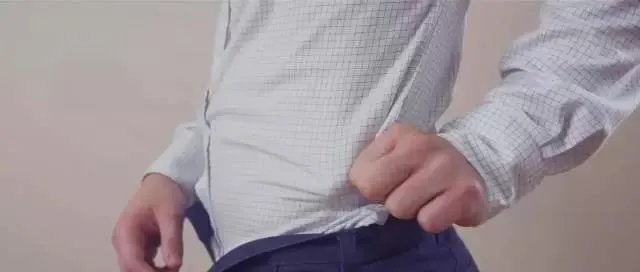 穿正装要不要把衬衫塞进裤子?
