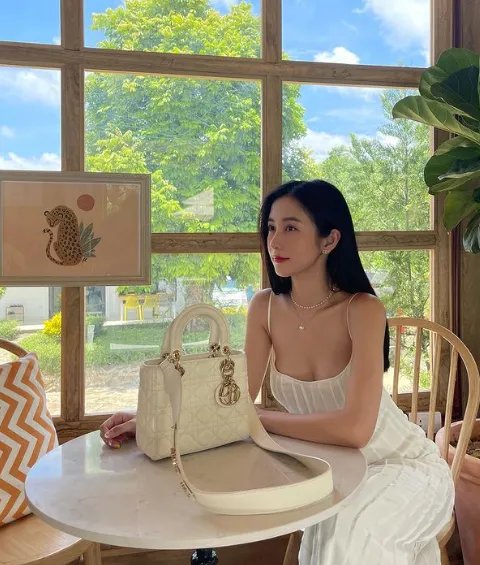 身材火辣!越南奶茶妹junvu95颜值神似Angelababy!