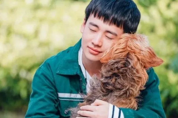 与最穷郭德纲离婚,丢弃郭麒麟远走国外,胡中惠如今怎样了?