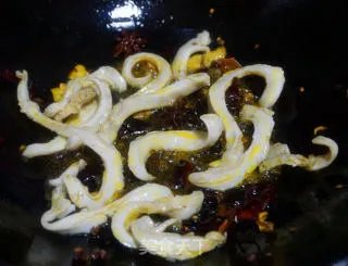 黄花菜焖猪肚