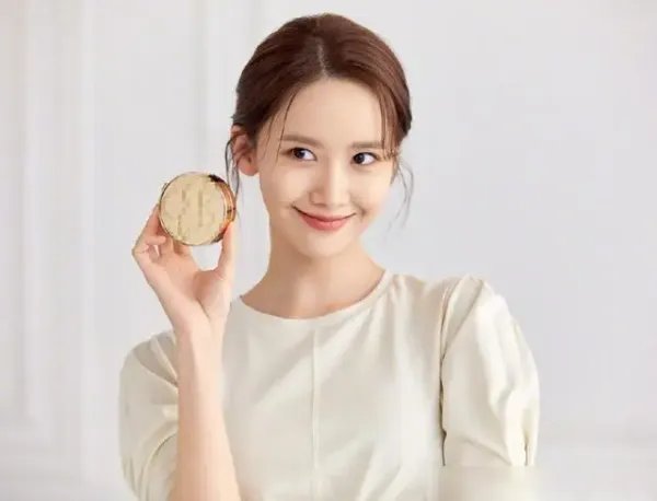 少女时代成员允儿最新《嘉人》杂志写真曝光,如何评价她的造型?