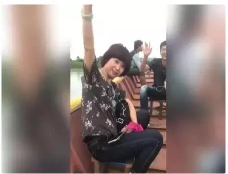 摔断玉镯女游客录视频公开道歉:我一定会赔偿