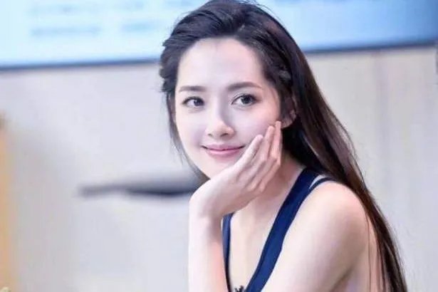 郭碧婷妹妹曝光,美貌竟不输姐姐?