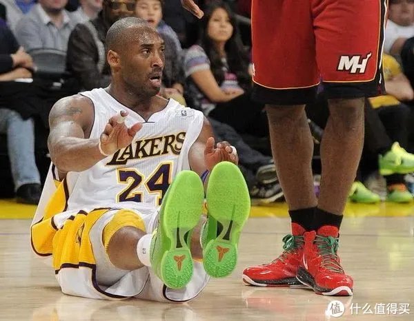 十年等待 KOBE 6绿蛇复刻,以及骚绿球鞋一览表