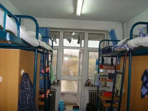 河北高校天价宿舍高校住宿收费一学期1万6，这样的宿舍究竟有多好？