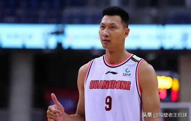 想红想疯了!那个发文鼓励首钢队员废掉阿联的记者是什么来历?