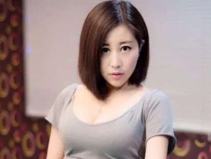 最美台球女裁判吕帅希,三围完胜柳岩,直言以后想生4个孩子,你怎么看?