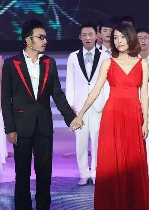 汪涵妻子疑成老赖?被强制执行标14w,曾被闺蜜骗走788万,你怎么看?