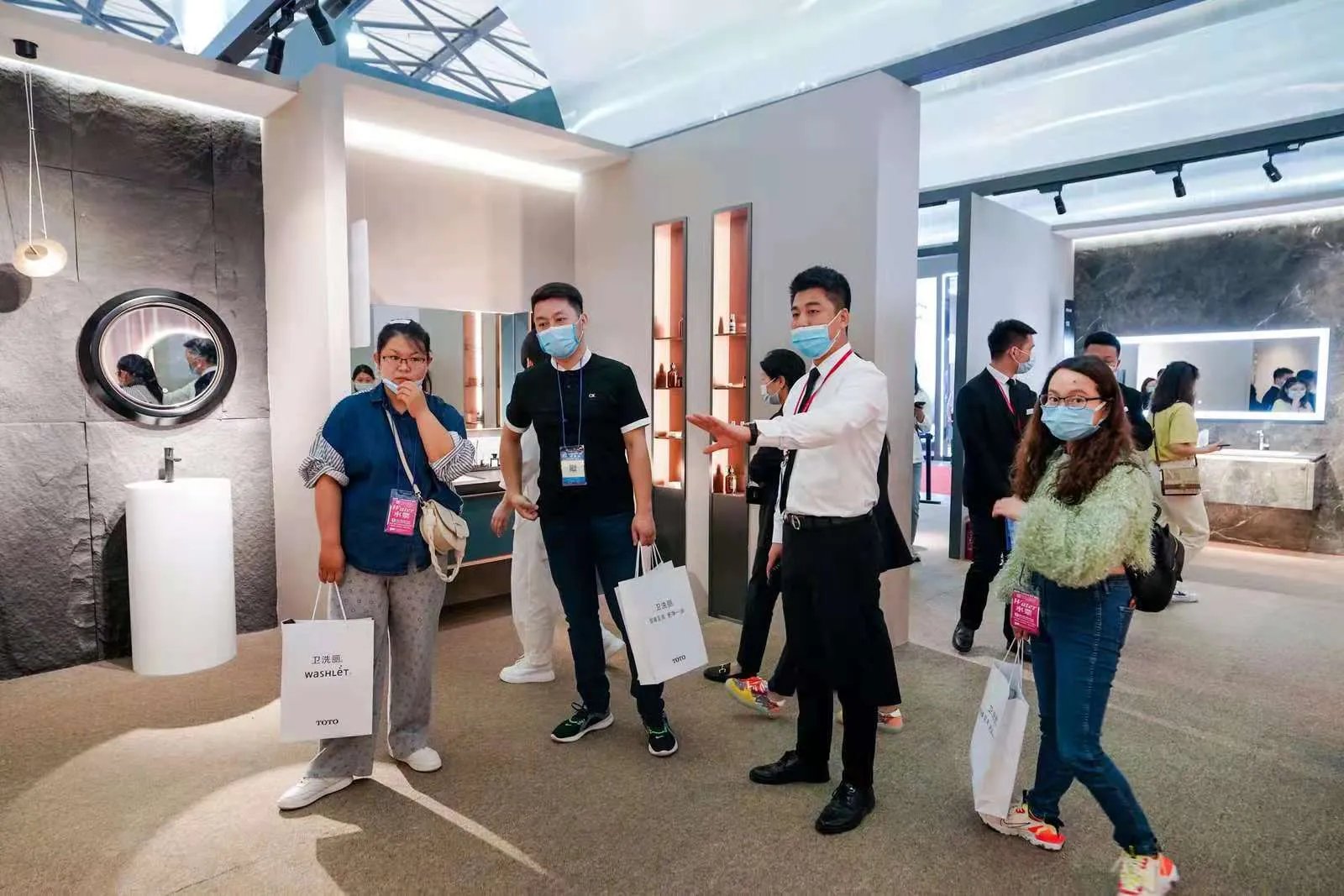 富兰克亮相2021上海厨卫展:一场光与影的奇幻之旅