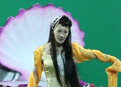 乔任梁女装图片曝光 妖艳程度不输哥哥张国荣