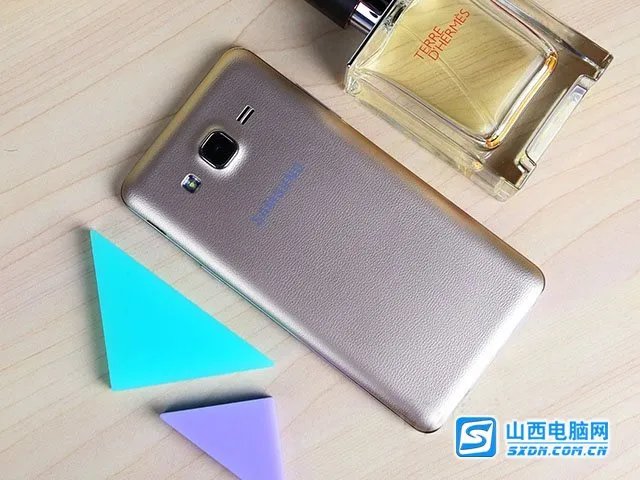 时尚5英寸新机 三星GALAXY On5到太原