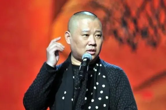 与最穷郭德纲离婚,丢弃郭麒麟远走国外,胡中惠如今怎样了?