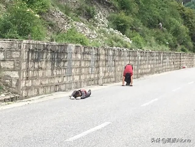 你怎么看大学生徒步回家?