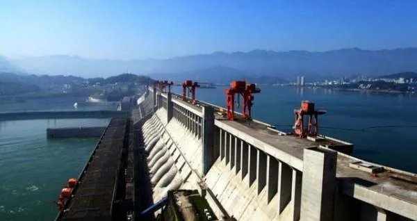 全球最大的水利工程三峡大坝,会被超历史大洪水冲垮吗?