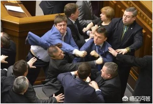 乌克兰议会为什么要罢免“外长”普里斯泰科,他不是泽连斯基任命的?