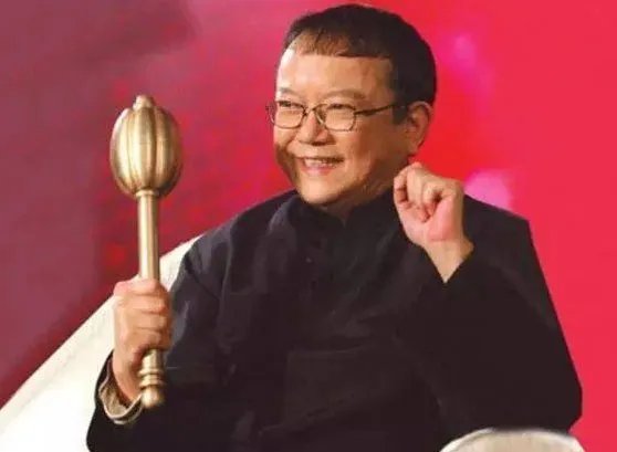 王刚首次回应砸宝事件，砸宝的真相是什么？真品还是赝品?