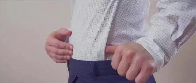 穿正装要不要把衬衫塞进裤子?