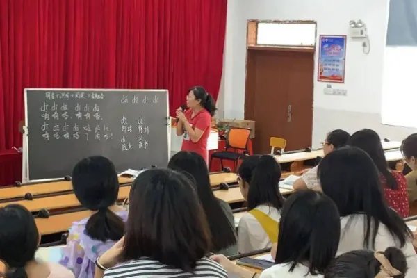 拗拗的拼音