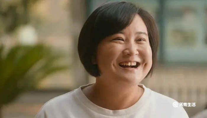 贾玲的妈妈真的车祸去世了嘛
