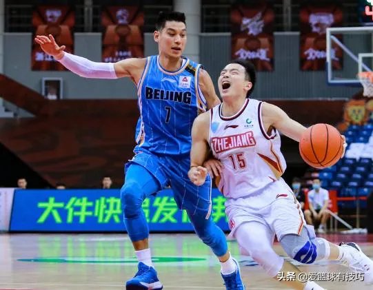 北京92:90险胜浙江,林书豪罚球绝杀存在争议,这球犯规了吗?