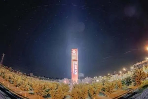 北京一网友拍到中国空间站从头顶飞过,网友镜头下的空间站是什么样子?