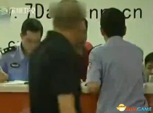女子开房遭割喉衣冠不整 疑与男子玩性虐导致死亡