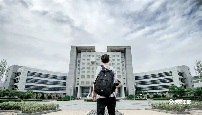 新疆艺术学院是几本