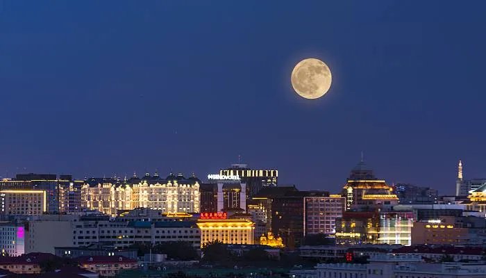 月亮旁边有一颗星星寓意 月亮旁有一颗星星的寓意是什么