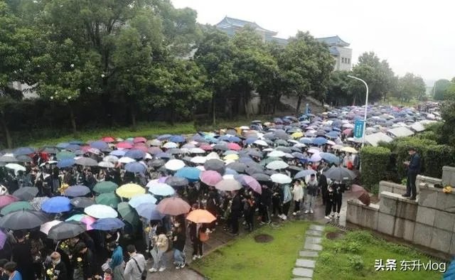 袁隆平院士逝世,为什么张庭照常直播被网友骂哭?