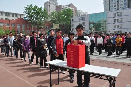 教体局通报号召学生捐压岁钱，这种做法是道德绑架吗？